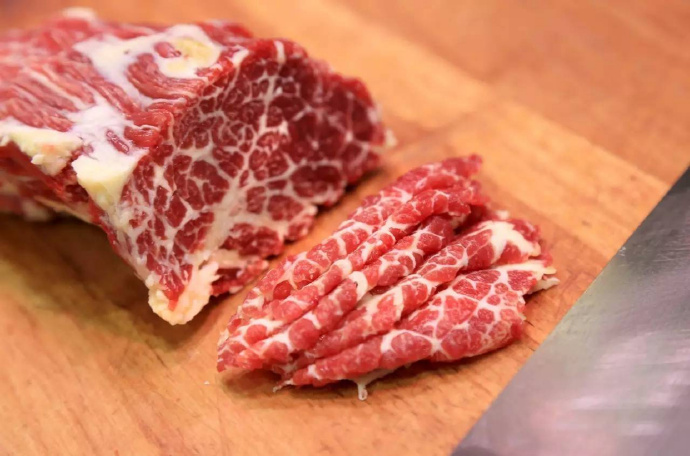 原来切牛肉要横着切才嫩：解锁美味牛肉的烹饪秘诀_现代网新闻频道