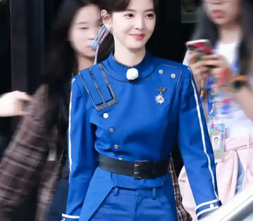 章若楠追星周杰伦成功,晒合照激动发文:圆梦了!_现代网新闻频道