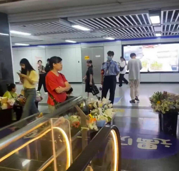 女生要求自己录地铁站门口喇叭内容，个性化服务引热议_现代网新闻频道