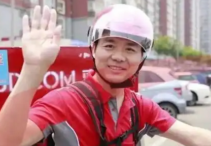 外卖小哥痛哭感谢刘强东，京东“员工关怀”政策温暖人心_现代网新闻频道