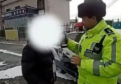 男子酒后去考科目三，教练：你这是“醉驾”考试吗？_现代网新闻频道