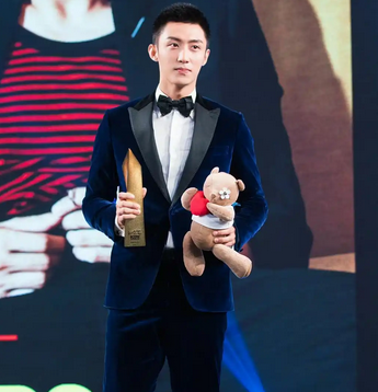 黄景瑜前妻点名张艺上!明星婚姻纠纷再引热议_现代网新闻频道