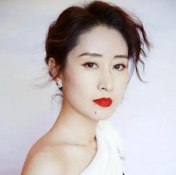 46岁刘敏涛状态绝佳,25岁精神20岁腰,网友直呼羡慕_现代网新闻频道
