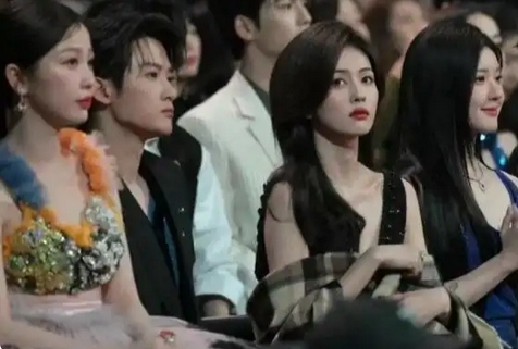 为什么现在很少见女生染黑发了？揭秘时尚潮流背后的原因_现代网新闻频道