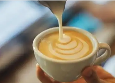 男子每天4杯咖啡骨龄50岁_现代网新闻频道