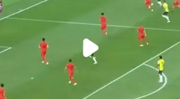 王大雷黄油手失误,国足两球落后引发球迷热议_现代网新闻频道