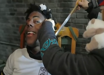 跟甲亢哥在成都街头走一走_现代网新闻频道