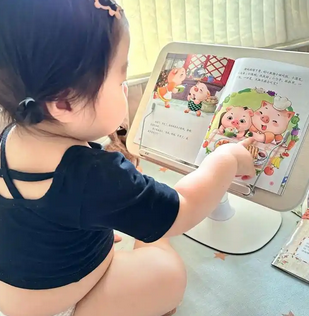 妈妈回答问题敷衍，2岁宝宝“教育”妈妈：孩子的世界，大人不懂_现代网新闻频道