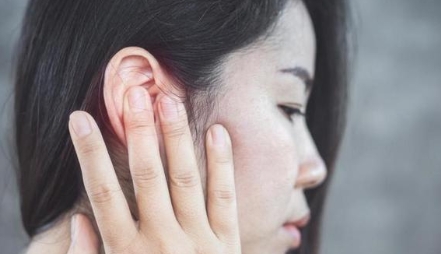 25岁女子长期熬夜打麻将患耳石症:健康生活的警示_现代网新闻频道