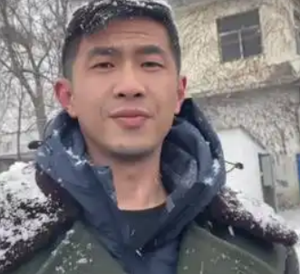 男子从山东徒步到新疆:一场跨越5000公里的“心灵之旅”_现代网新闻频道