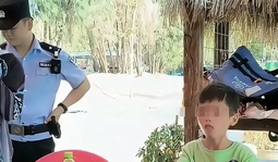 网友河边钓鱼意外捡到走失小孩,暖心故事感动全网_现代网新闻频道