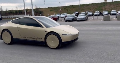 特斯拉无人驾驶出租车亮相超级工厂,未来出行方式将如何改变?_现代网新闻频道