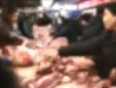 男子买猪脚多打一个0转账34万被拉黑_现代网新闻频道