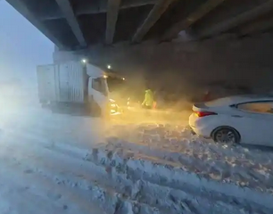 山东暴雪致2人被困涵洞,救援行动惊险展开_现代网新闻频道