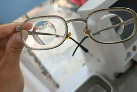 1800度近视镜片比啤酒瓶底还厚:高度近视群体的困境与希望_现代网新闻频道