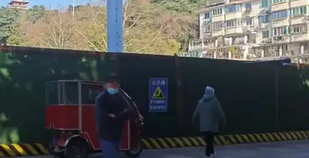 南京红山动物园遭遇邻里纠纷：城市发展与生态保护的边界之困_现代网新闻频道