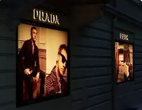 Prada代言人“魔咒”？5年内7位明星接连塌房！_现代网新闻频道