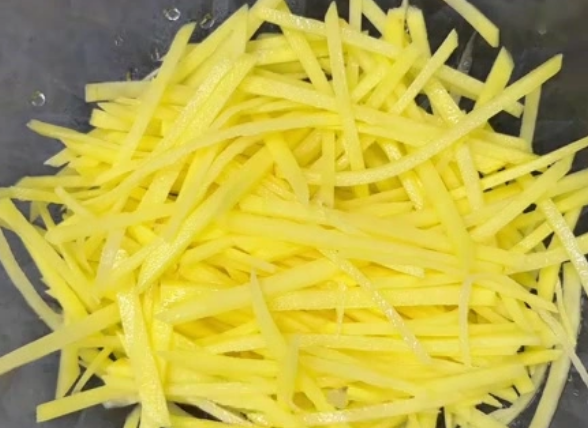 土豆怎么切成丝，实用技巧与注意事项全掌握_现代网新闻频道