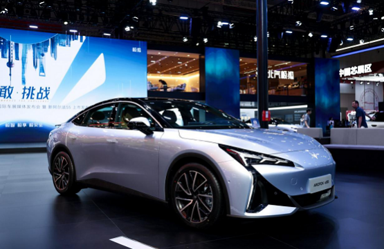 左手极狐、右手享界：双品牌引领国内新能源汽车市场新风尚_现代网新闻频道