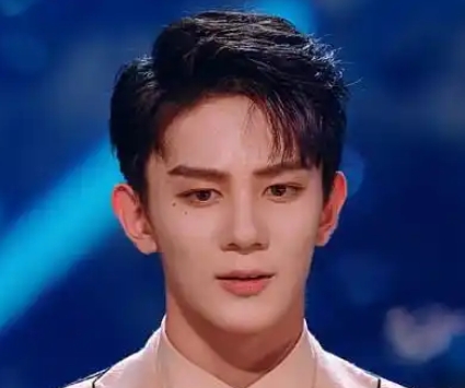 夏之光捧花现身,为《成家》打call燃爆现场_现代网新闻频道