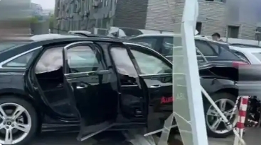 男子为求职竟试驾撞毁5辆豪车，荒唐之举引深思_现代网新闻频道