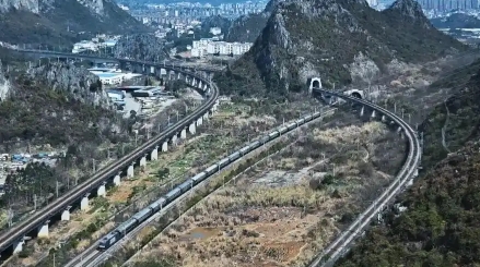 桂林旅游累计亏损10亿：困境背后的反思与突围_现代网新闻频道