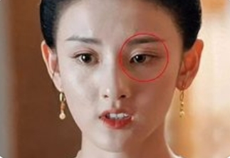 宋祖儿回应眼妆不对称：真实坦诚背后的魅力_现代网新闻频道