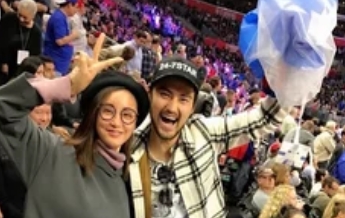 袁弘边看牙边看NBA:生活小趣事里的惬意时光_现代网新闻频道