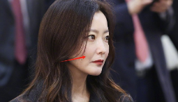 金喜善48岁:自然老去亦优雅,松弛感成就独特魅力_现代网新闻频道
