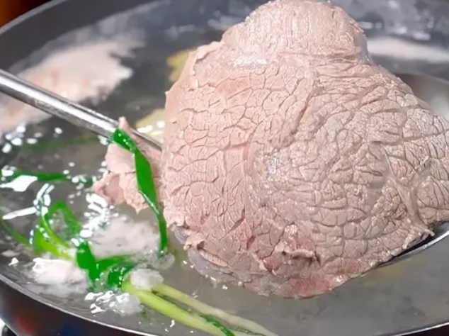 白切牛肉家庭简单做法：家庭餐桌上的简约美味_现代网新闻频道