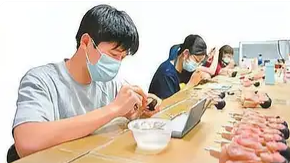 多地曝谷子店闭店消息，二次元文化市场面临挑战_现代网新闻频道