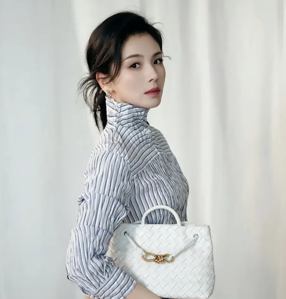 刘涛身材管理引热议,网友惊叹:这哪像奔五的人!_现代网新闻频道