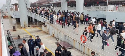 “五一”假期海岛游火热 浙江舟山首日水上发客21.9万人次_现代网新闻频道