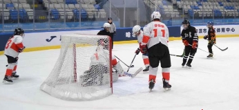 哈尔滨“三对三”冰球联赛在“五一”假期开战_现代网新闻频道
