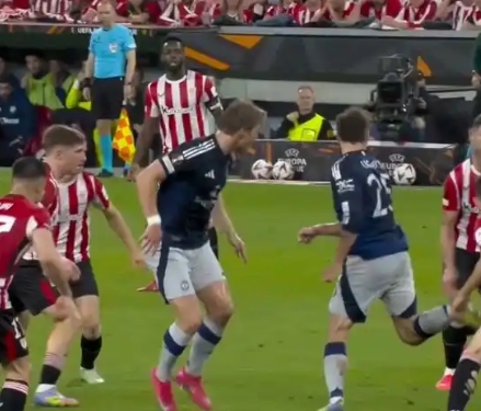 欧联杯半决赛曼联双杀毕尔巴鄂:一场“战术围猎”与“红魔精神”的胜利_现代网新闻频道