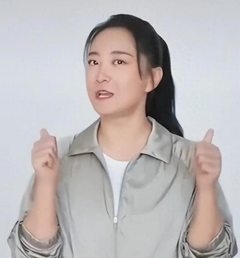 贾玲近照引热议:瘦身之路再进一步,展现别样魅力_现代网新闻频道