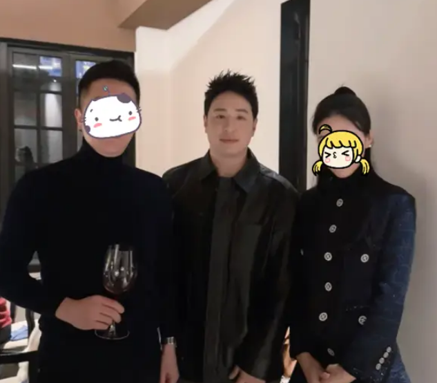 潘玮柏夫妇上海街头被偶遇,甜蜜互动引网友羡慕_现代网新闻频道