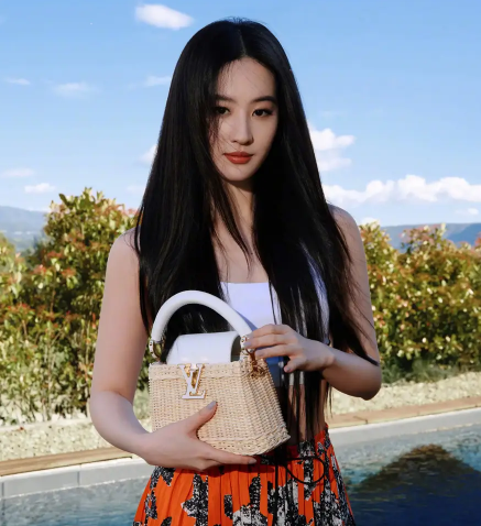 刘亦菲:清纯甜美依旧,岁月从不败美人_现代网新闻频道