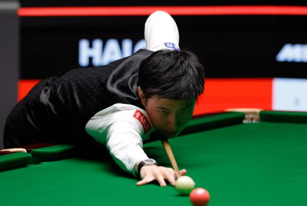 赵心童勇夺桂冠,斯诺克赛场迎来新纪元_现代网新闻频道