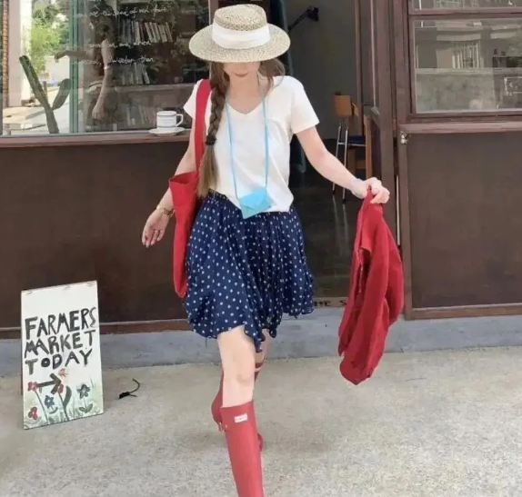 夏日碎花风潮来袭,时尚达人们纷纷跟风_现代网新闻频道