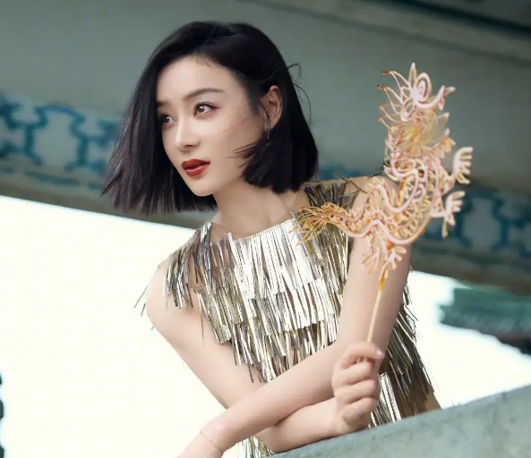 袁姗姗鎏金烟花裙走红毯:高定礼服背后的“轻奢哲学_现代网新闻频道