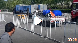 女子上移动厕所不料被载上高速_现代网新闻频道