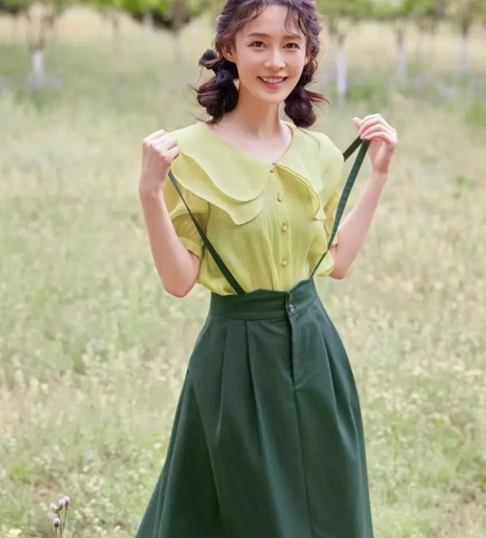 李沁夏日新穿法引领潮流,简约时尚受追捧_现代网新闻频道