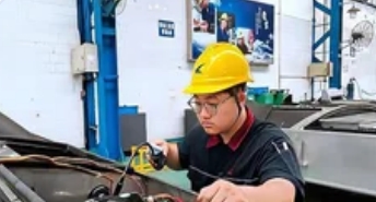 广西“95后”铁路“空调医生” 走南闯北守住客车26℃清凉_现代网新闻频道