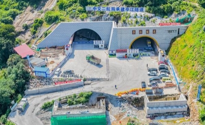 福州机场第二高速公路项目亭江隧道右洞顺利贯通_现代网新闻频道