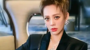 女星宁静跨界卖衣，一双袜子卖59元_现代网新闻频道