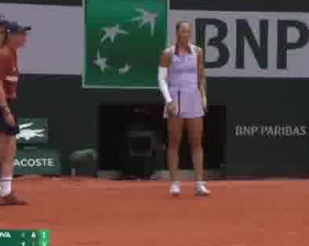 郑钦文请球童用帽子将蜜蜂送离场地_现代网新闻频道