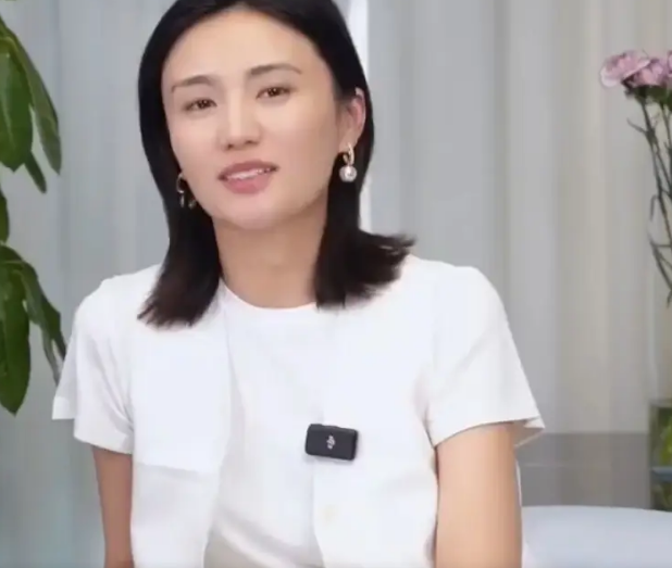李亚鹏妻子回应直播带货:没人邀请拍戏_现代网新闻频道